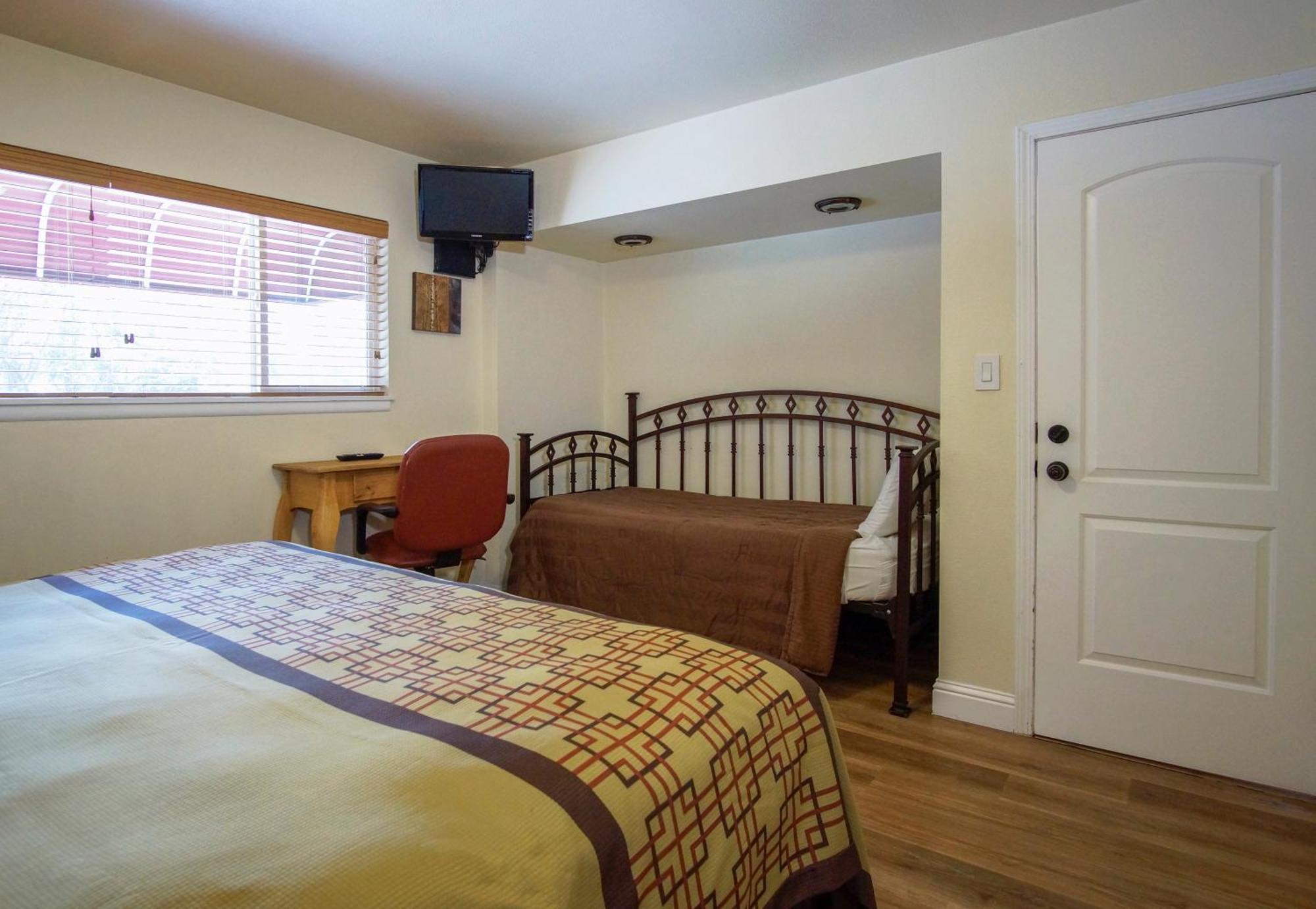 Motel Charm & Burney