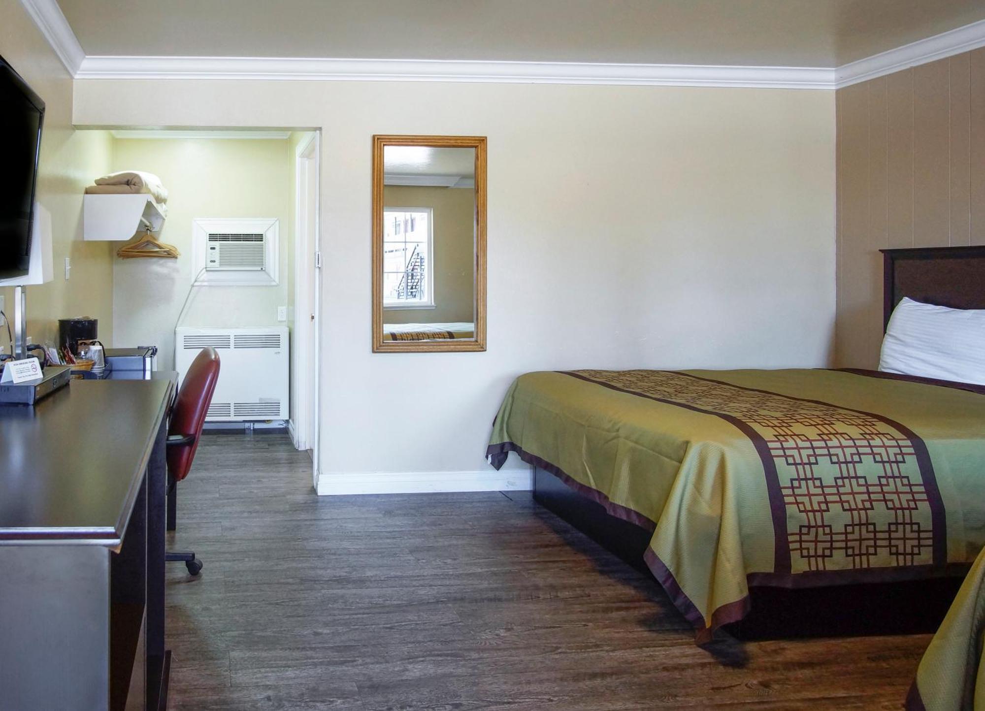 Motel Charm & 2*